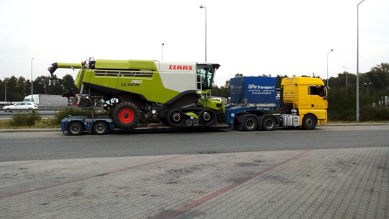 transport kombajnu Claas Lexion